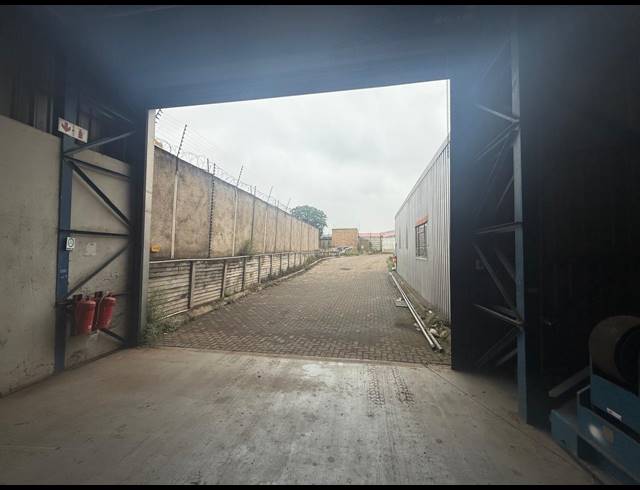 2,808M² WAREHOUSE TO LET IN ALRODE
